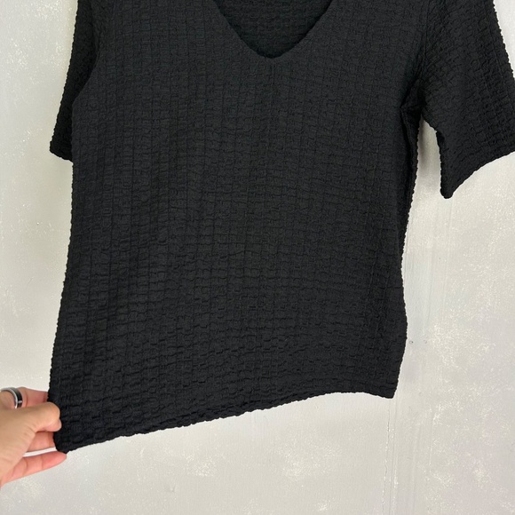 Vince women size L v-neck smocked textured top black cotton stretch - Picture 3 of 10